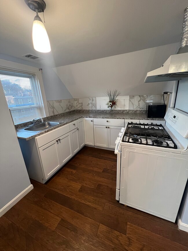 Photo - 52 Essex St Unit 52 Essex st Apt 3