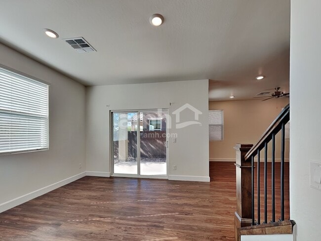 Photo - 671 W Laredo Ave