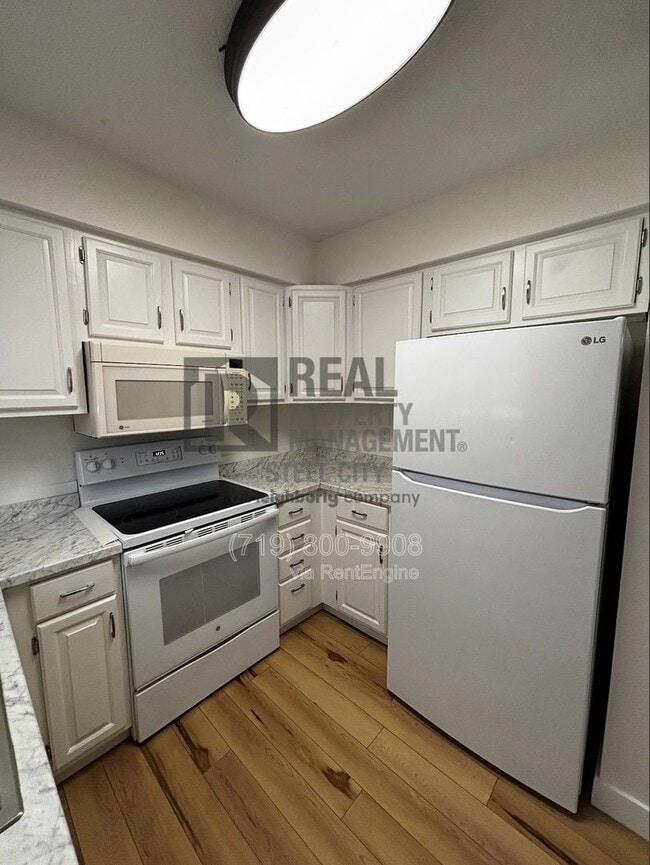 Photo - 607 W 15th St