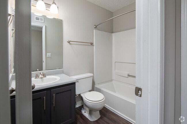 2 BR, 2 BA, 1,050 SF