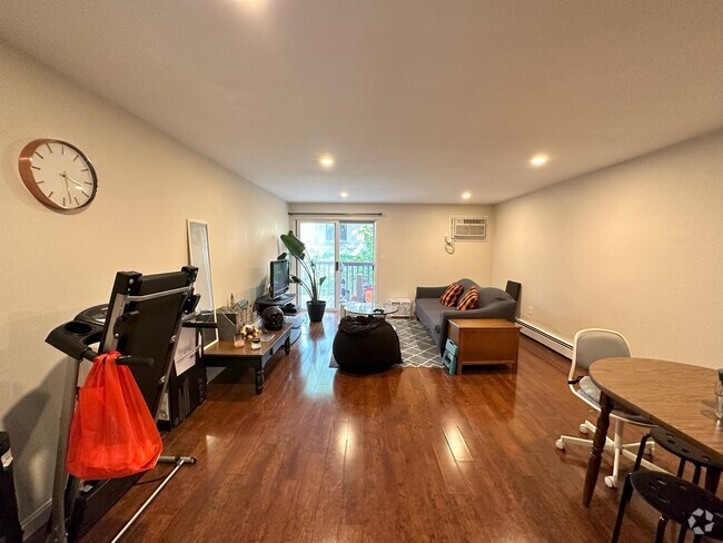 Building Photo - 93 Spring St Rental