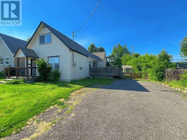 Photo - 70 Courtwright St