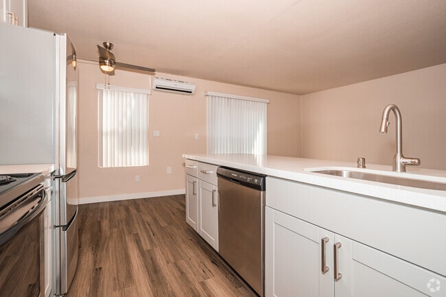 1BR, 1BA - 570SF