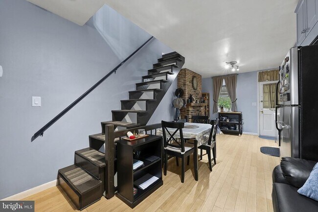 Photo - 635 Dover St