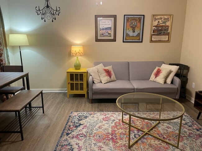 Photo - 443 NE GRAHAM ST Unit B