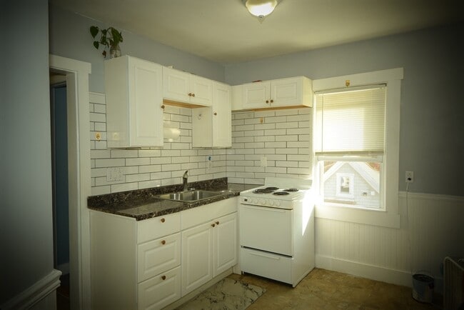 Building Photo - 24 Blackstone St Unit 2