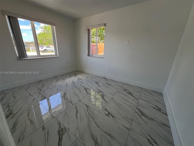 Photo - 750 E 42nd St