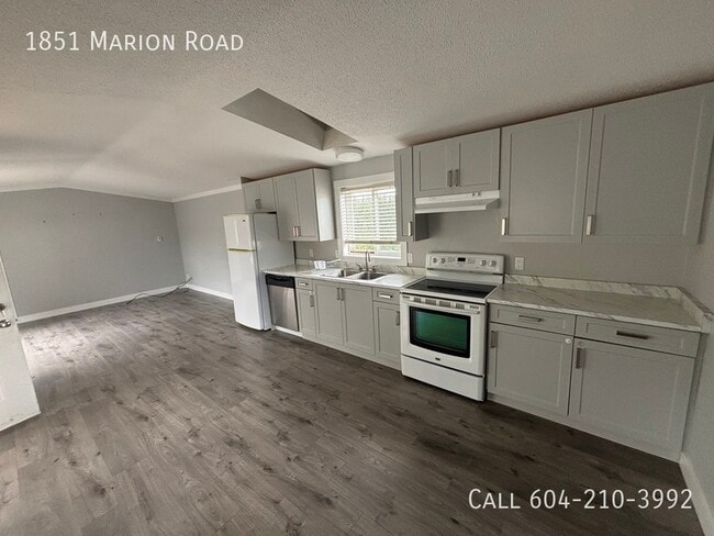 Building Photo - Farmhouse with Ample Parking