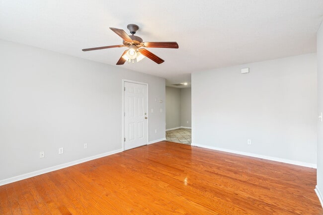 Photo - 1707 Maple View Way