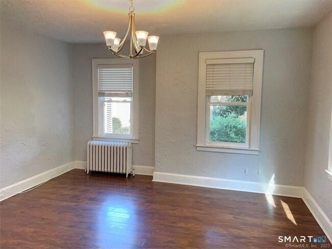 Photo - 203 Toms Rd