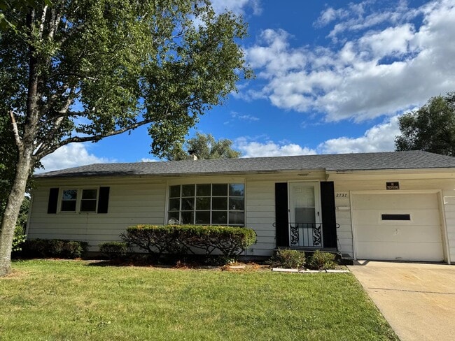 Building Photo - 2737 Broadmoor Dr Rental
