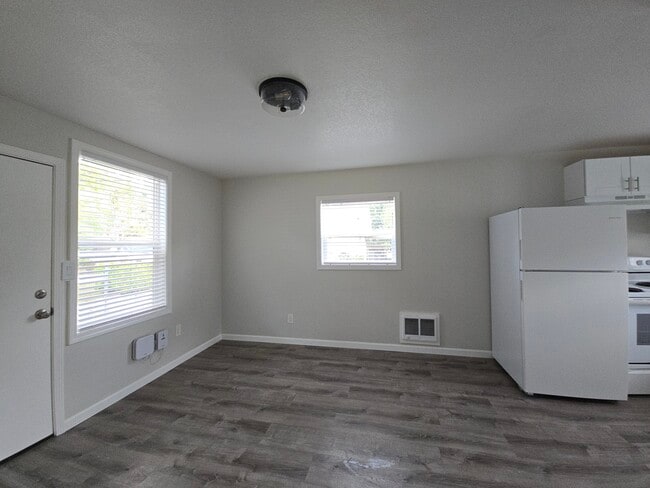 Photo - 3220 SE Rockwood St Unit 3220