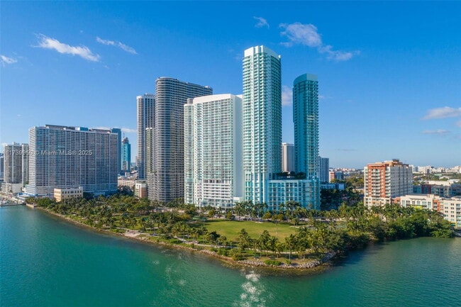 Building Photo - 1900 N Bayshore Dr Rental