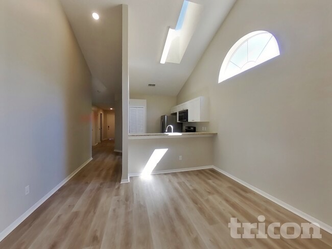 Photo - 1623 Chatham Cir