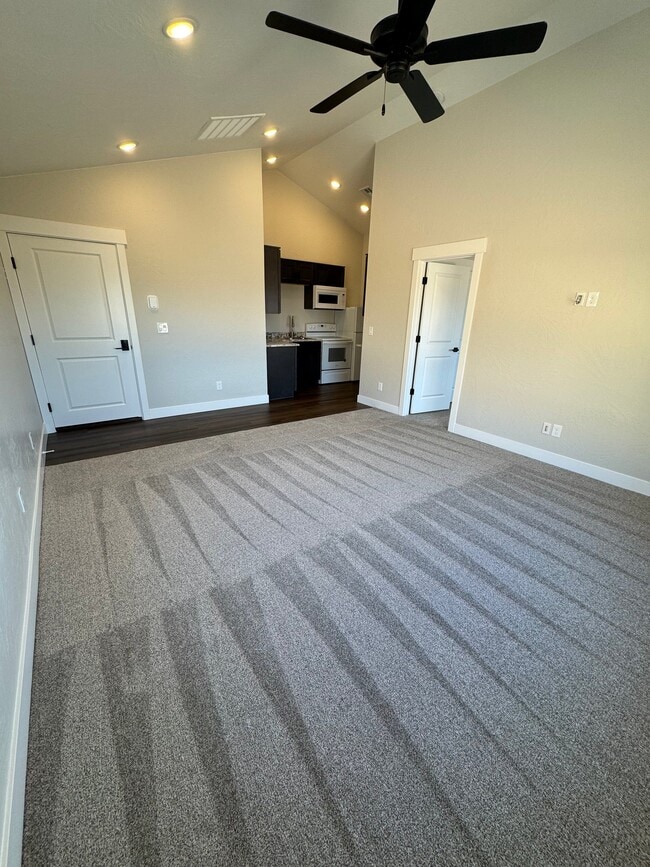 934 Rock View Dr