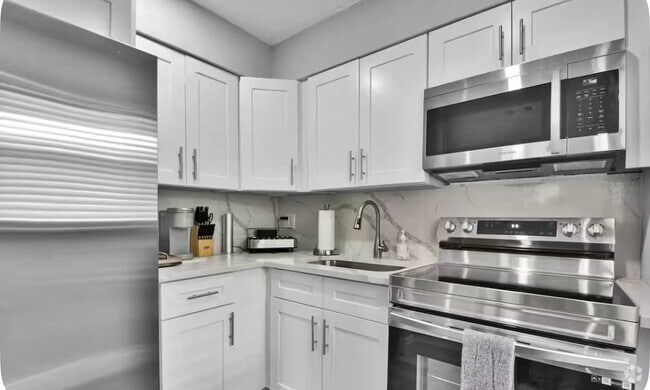 Building Photo - 708 SW 16th Ave Rental