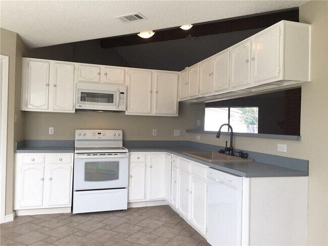 Photo - 621 Shenandoah Ct