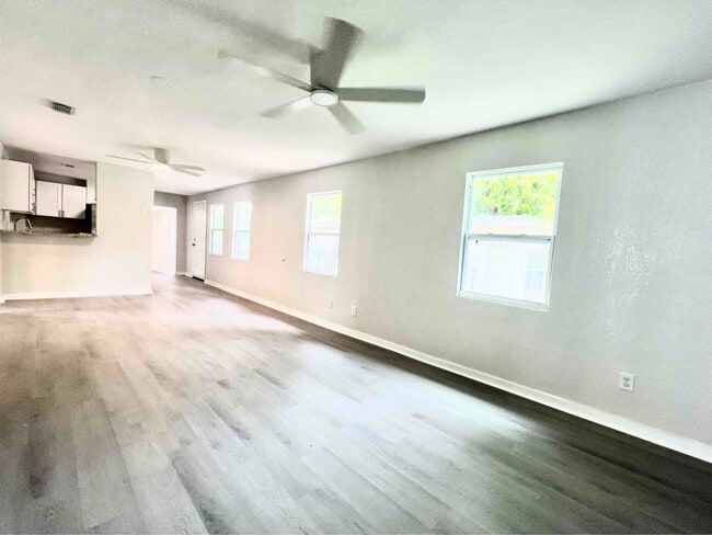 Photo - 960 18th St S