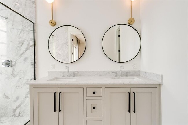 Photo - 827 NW 8th St