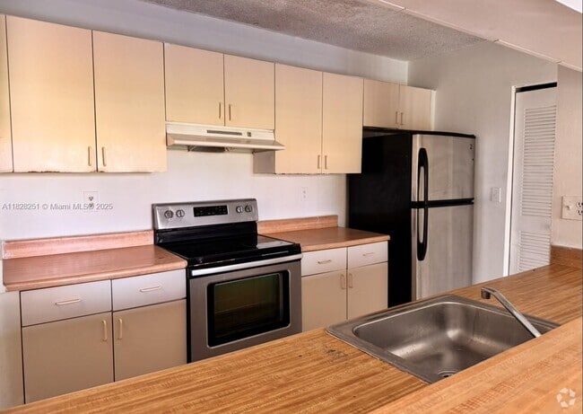 Building Photo - 550 NW 114th Ave Unit 104 Rental