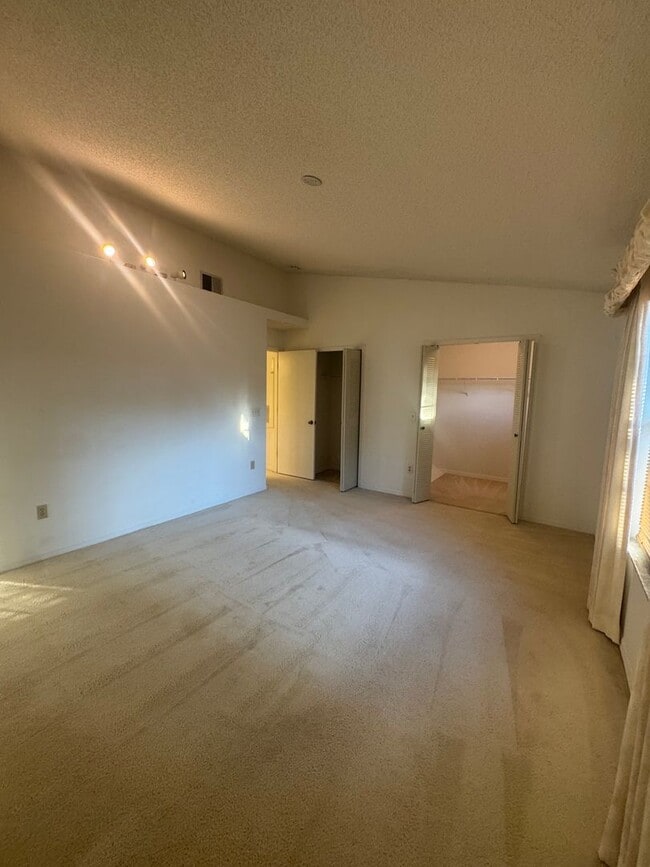 Photo - Spacious 3 Bedroom's, 2.5 bath condo in Lakeview Village.