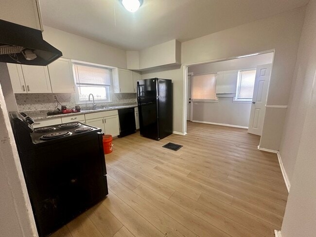 Photo - 325 N Gladstone Ave