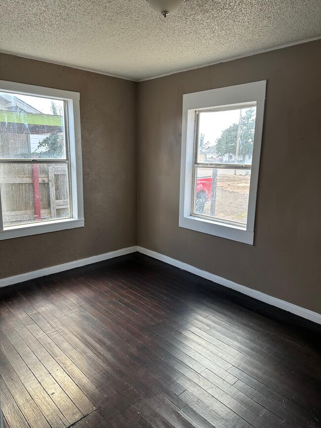 Photo - 203 N Kentucky St