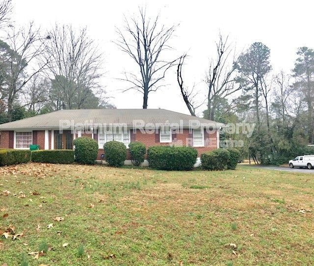 Photo - 2271 Fairway Cir NE House