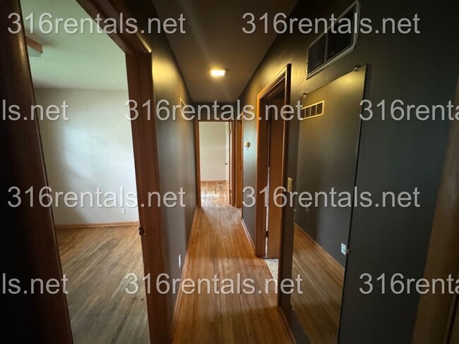 Photo - $975 - 3 bed 1 bath - Single Family Home