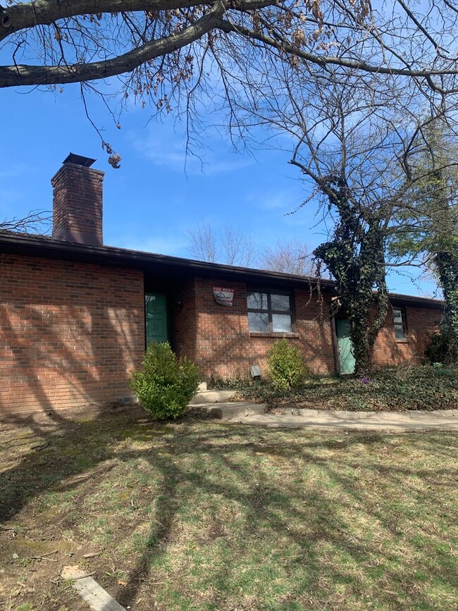 Building Photo - *** AVAILABLE AUGUST 2027 *** 3 Bedroom - 2 Bath Home (Great for a large group!)