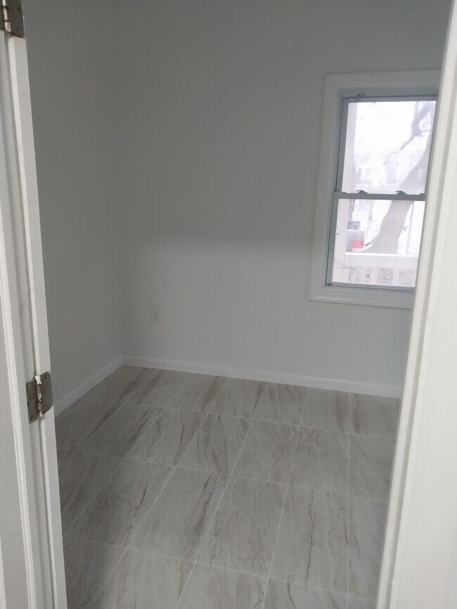 Photo - 117 Borden Ave Unit Apt 5