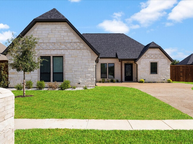 Photo - 8101 Oak Hollow Dr