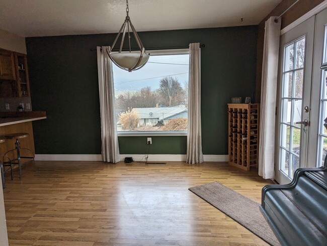 Private room for rent in a 4 bedroom house... - Private room for rent in a 4 bedroom house...