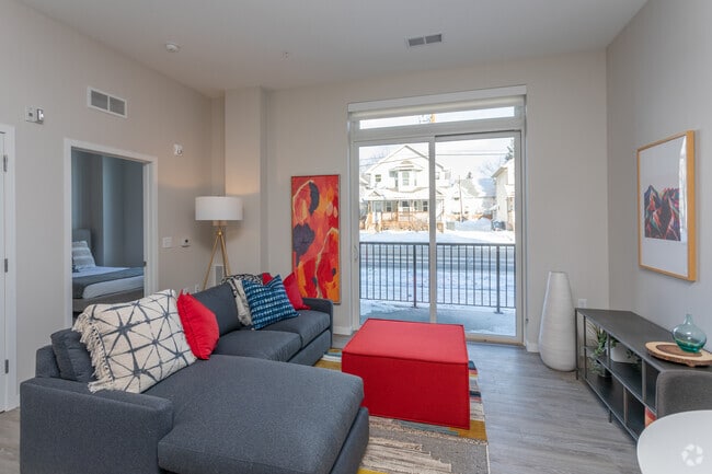 1BR, 1BA - 635SF