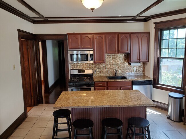 Photo - 208 Ontario St Unit B