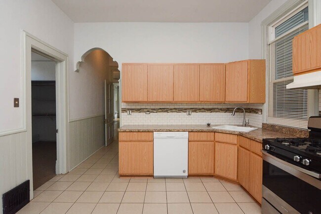 3224 N Racine Ave Unidad 2