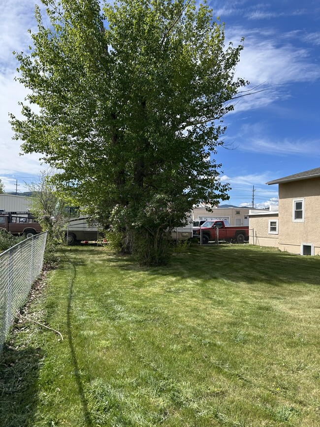Photo - 713 Poplar St