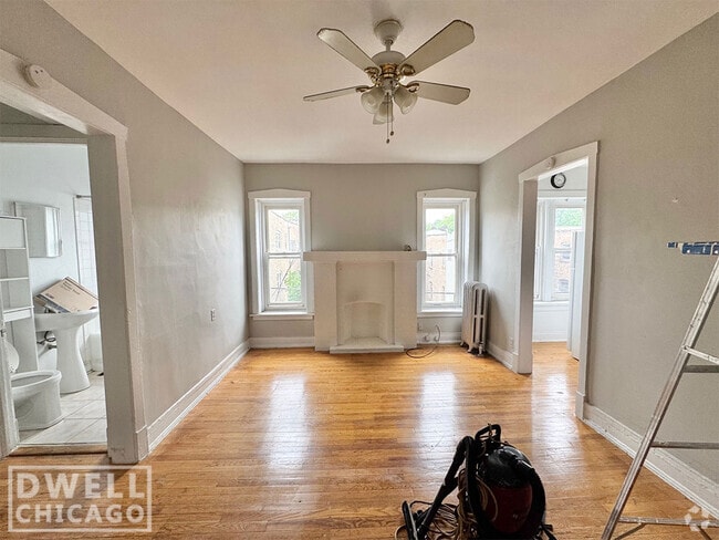 Building Photo - 6540 N Lakewood Ave Unit 6530-8 Rental