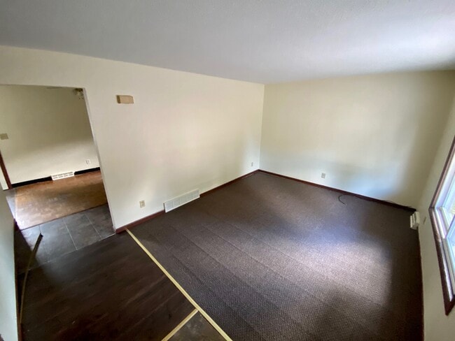 Photo - 3152 Losey Blvd S