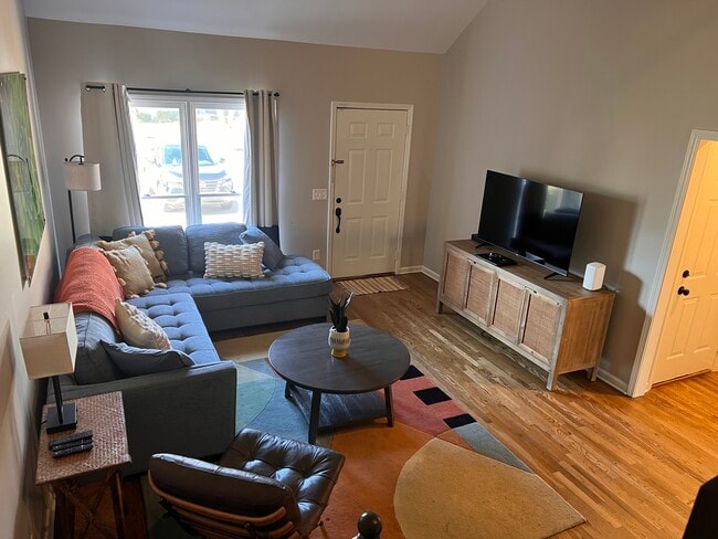 Photo - 828 N Maple St