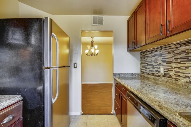 Photo - 7611 Maple Ave