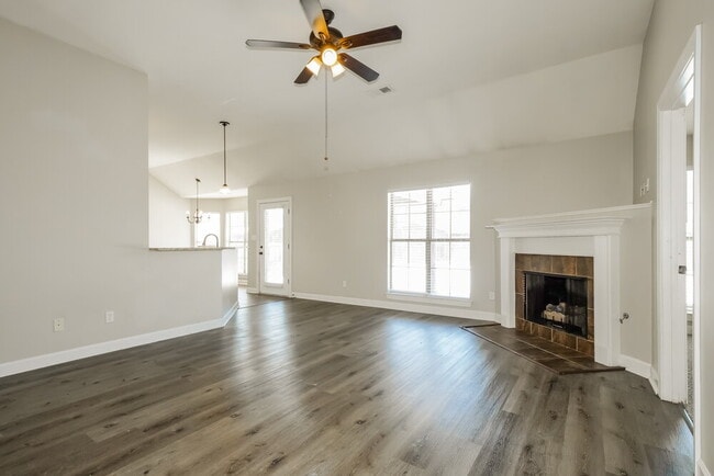 Photo - 8213 Park Pike