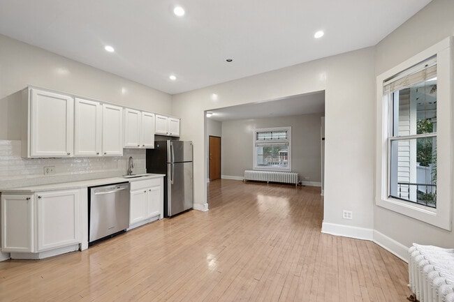 Photo - 515 W 25th St Unidad Lower