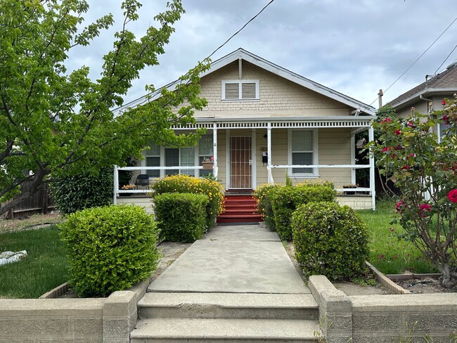 Building Photo - Single Story 3 Bedroom 2 Bath Home near Downtown Antioch