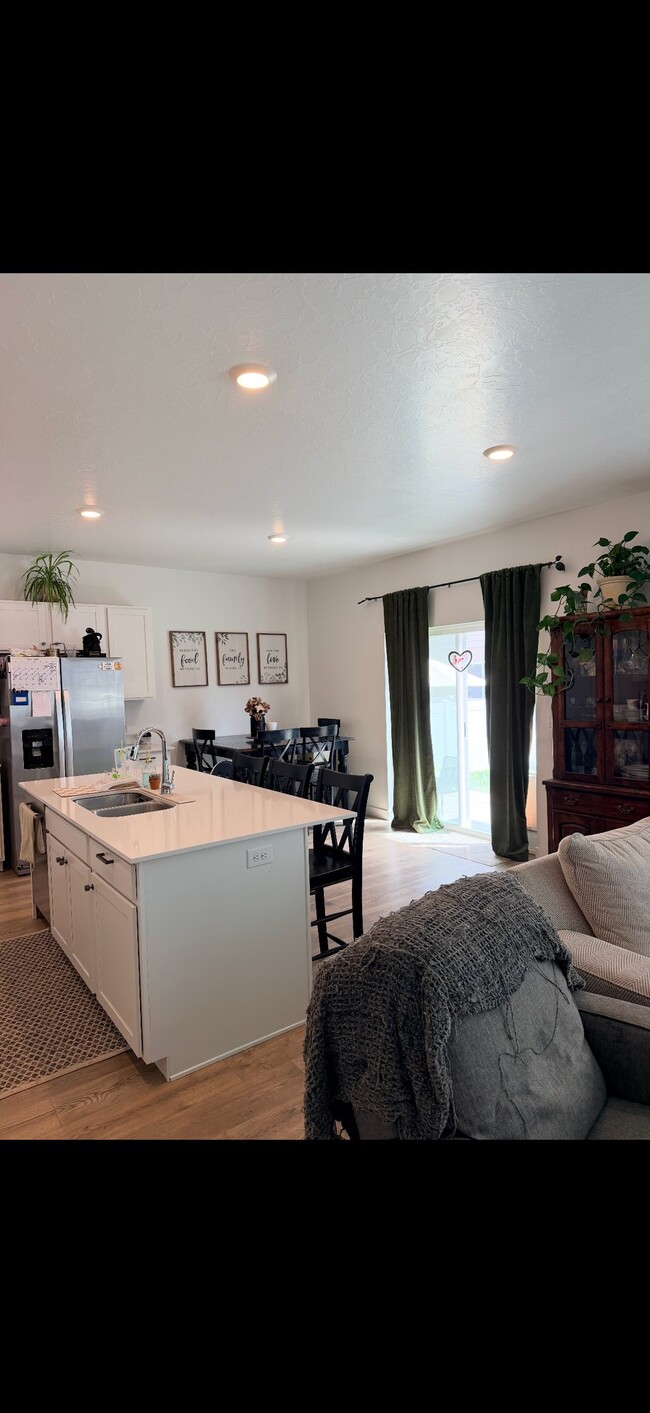 Photo - 1716 E 850 N