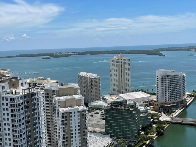 Building Photo - 475 Brickell Ave Unit 3807 Rental