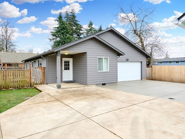 Building Photo - 1214 Alder Dr NE Rental
