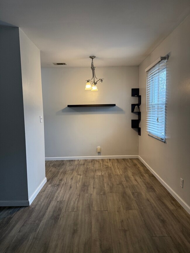 Photo - 718 Village Ln Unidad 16