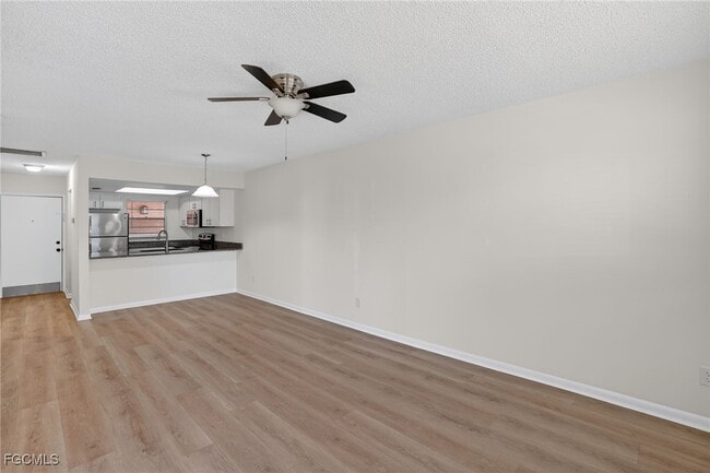 Photo - 630-636 SE 13th Pl Unidad 5