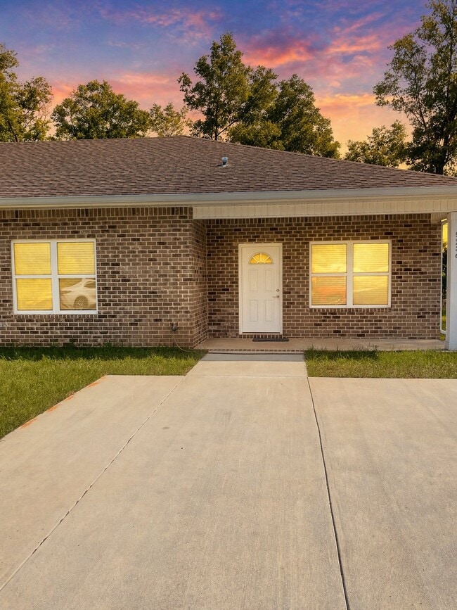 Building Photo - 19238 Horseshoe Cir